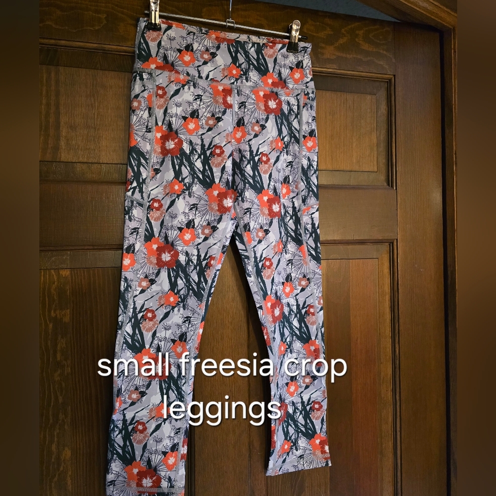 Small Freesia print Senita crop leggings